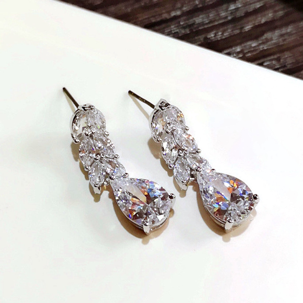 Hu Hu Hu Hu Hu Alat Bantu Pasang Kacamata♡ 1 Pasang Anting Stud Bentuk Daun Aksen Berlian Imitasi Kubik Zirkonia Untuk Pernikahan