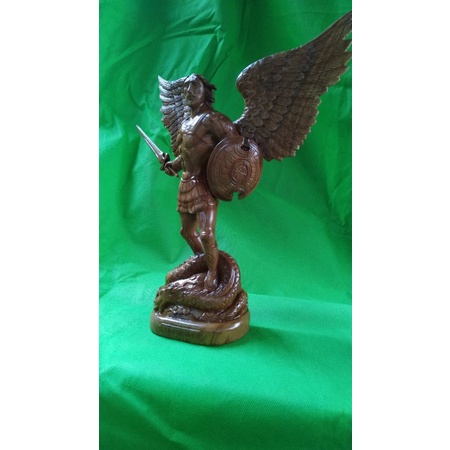 Patung kayu st.Michael
