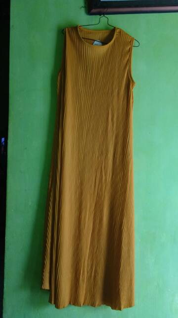 Dress plisket tanpa lengan/overoll plisket tanpa lengan