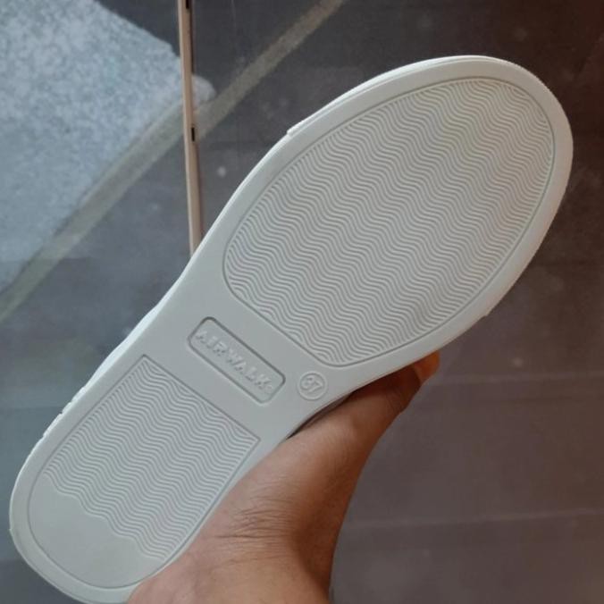 sale 70% new garansi original sepatu wanita airwalk white putih girene