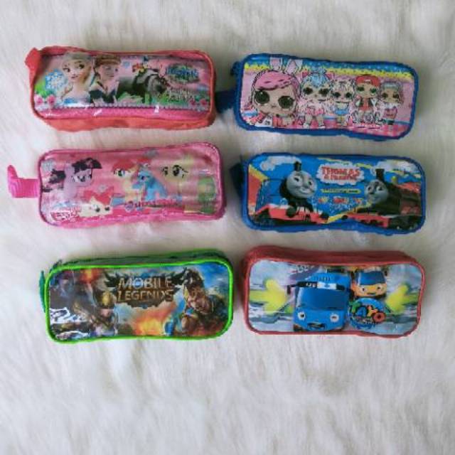 

Tempat Pensil Karakter