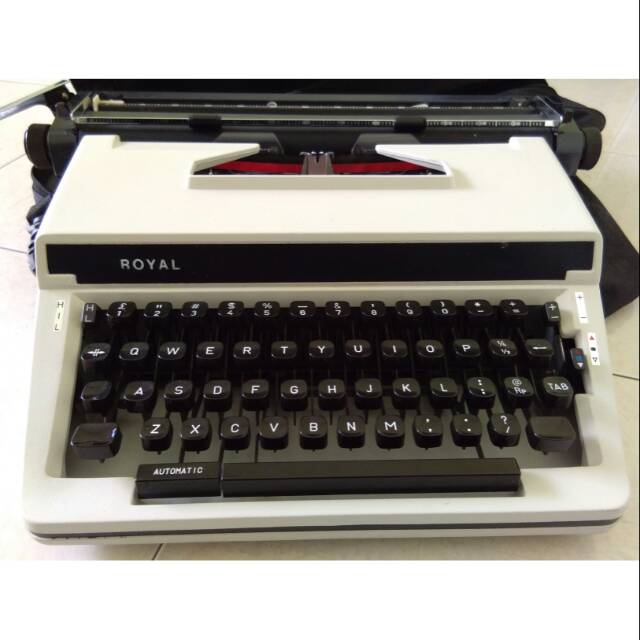 Mesin tik merk Royal