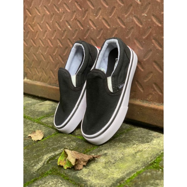 SEPATU ANAK VANS SLIP ON BLACK KIDS