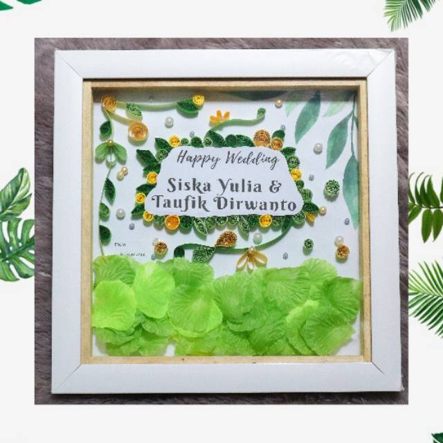 

Quilling art dengan tambahan kelopak mawar imitasi
