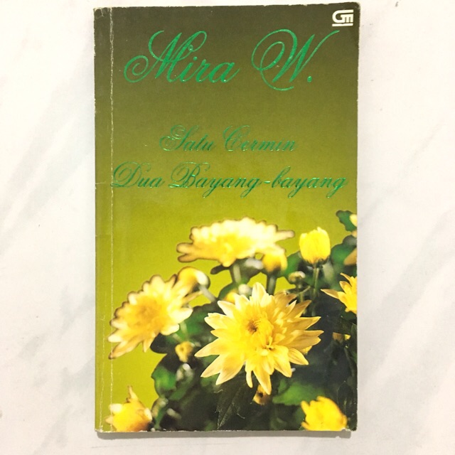 Satu Cermin Dua Bayang Bayang karya Mira W