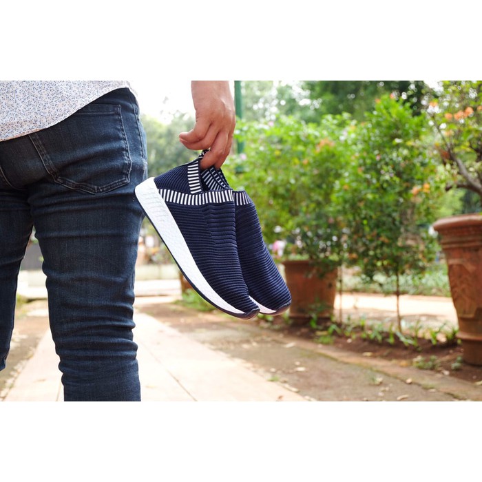 SEPATU ADIDAS NMD HUMAN RACE