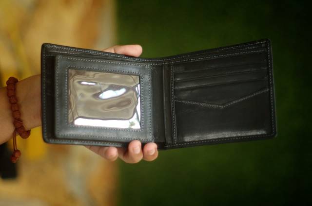 Aira Dompet Lipat Pria Kulit Asli Simple Stylish