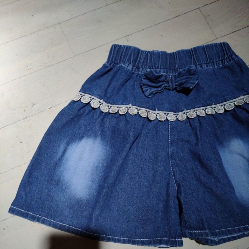 Celana jeans Anak usia pakai 4-6 tahun hotpants jeans jins ( celpen jeans Fahra )