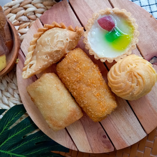 

Kue Snack Kotak Box Paket Jajanan Pasar Risol Pastel Bolu Lampung