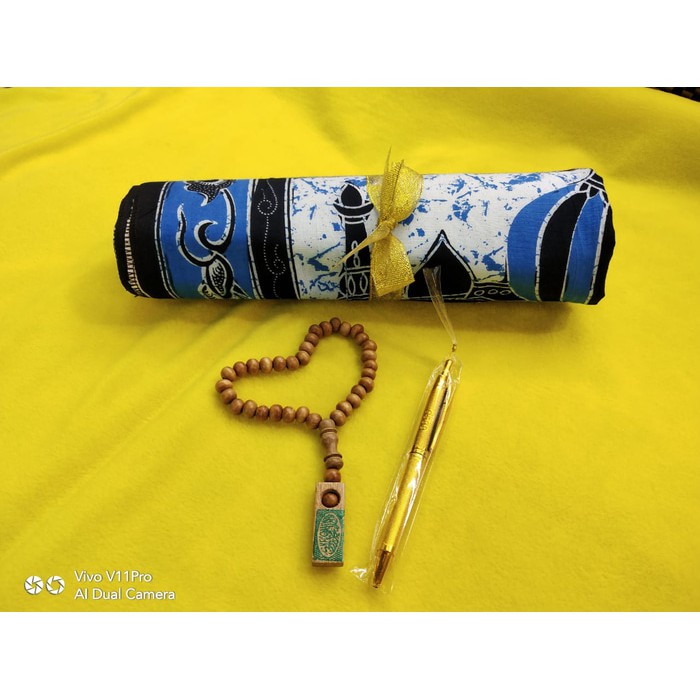 Sajadah batik souvenir plus tasbih dan pulpen cantik