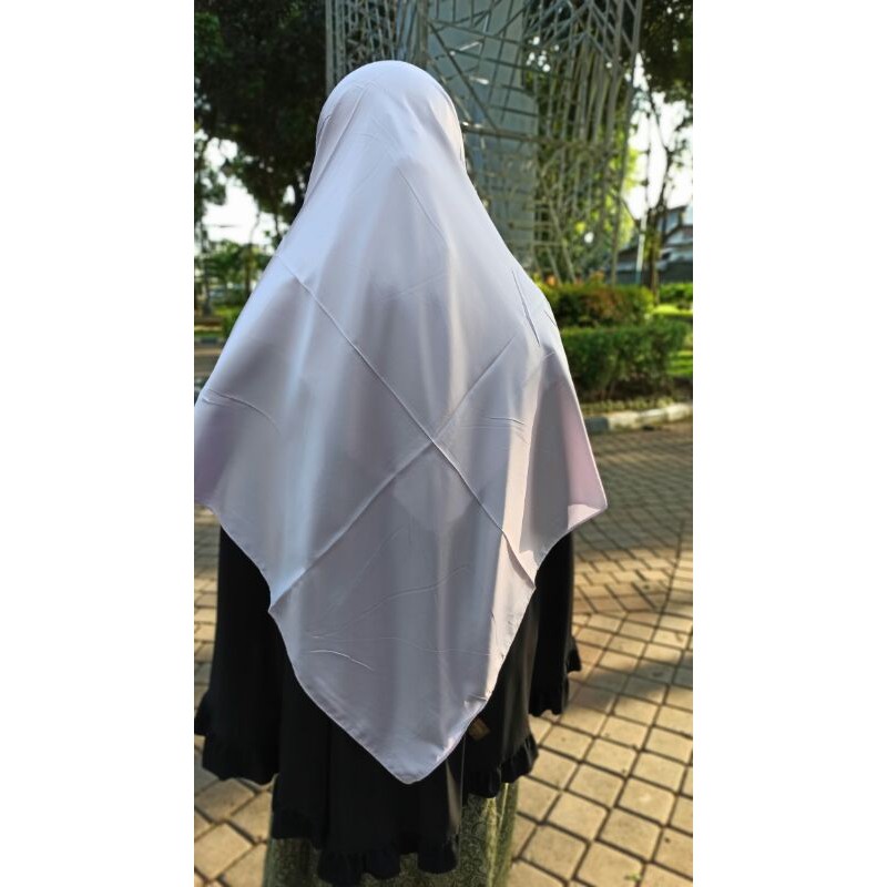 Jilbab polos segiempat Satin jumbo ukuran 130x130