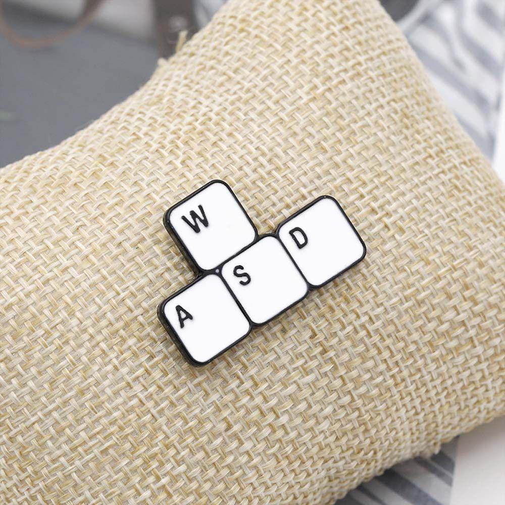 [Elegan] Bros Keyboard Hadiah Lucu Untuk Wanita Pria Aksesoris Perhiasan Kerah Bros Travel Commemorative Keyboard Komputer Kerah Pin Enamel Pin