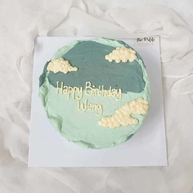 kue ulang tahun / birthday cake pontianak 18cm