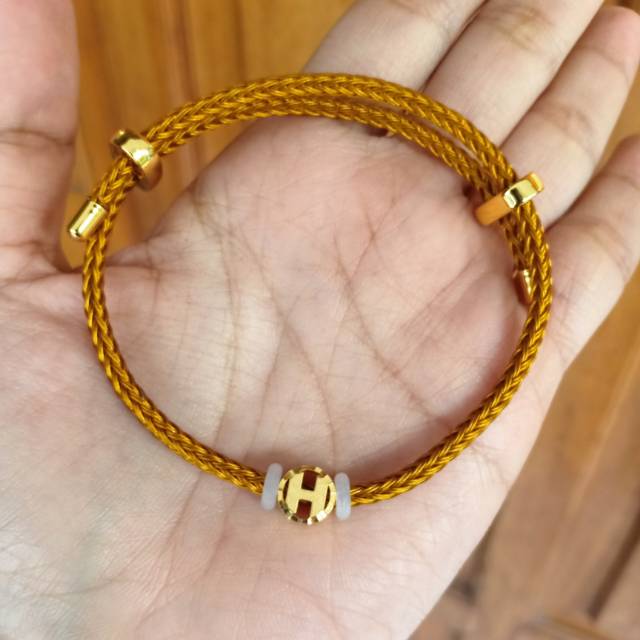 Gelang charm huruf H