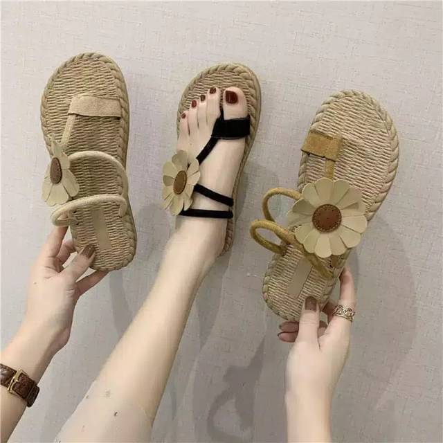 Sandal etnik bunga