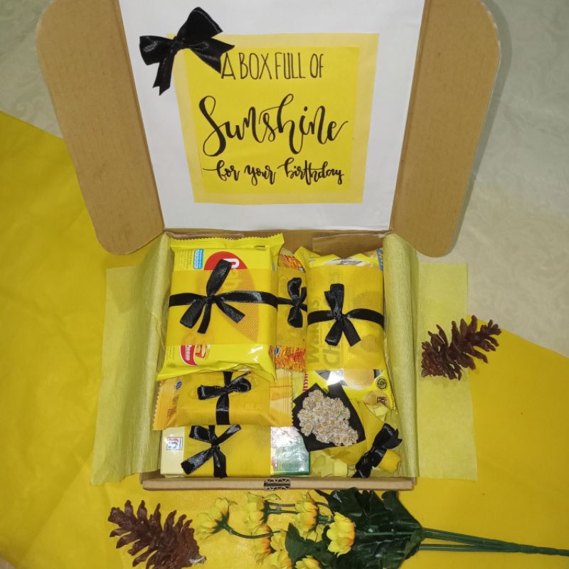 

Hampers Box Murah /Snack Box Sunshine /Yellowsnack Sunshine
