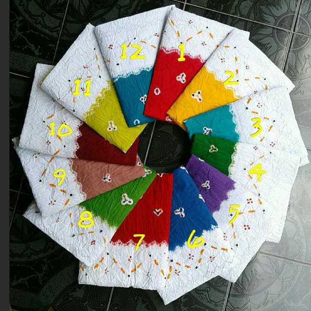 Kain Jumputan Tumpal Putih Dominan Warna