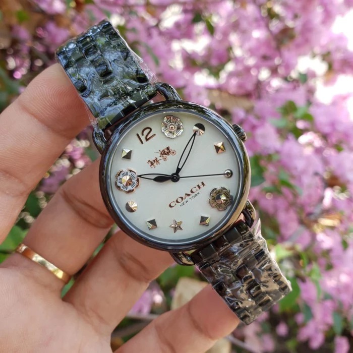 Coach jam wanita - Hitam