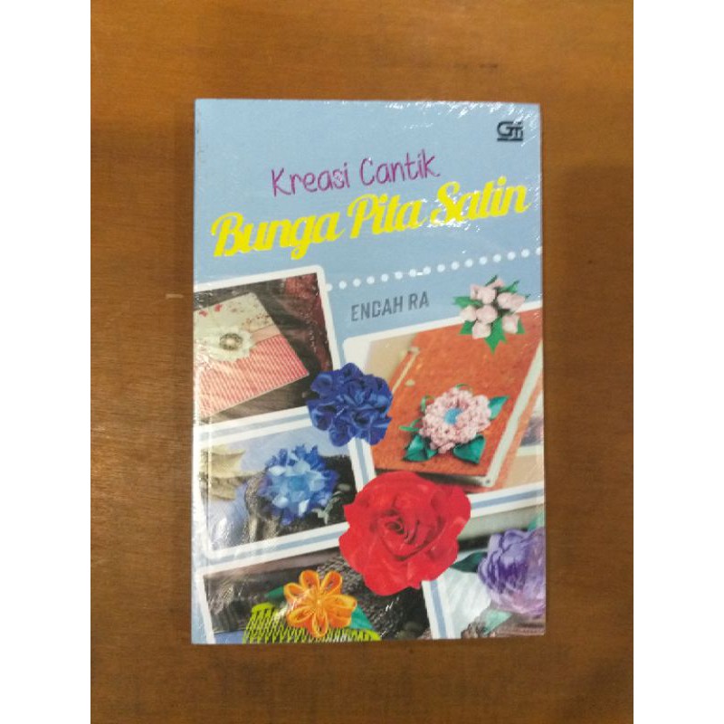 

BUKU KREASI CANTIK BUNGA PITA SATIN ENDAH RA