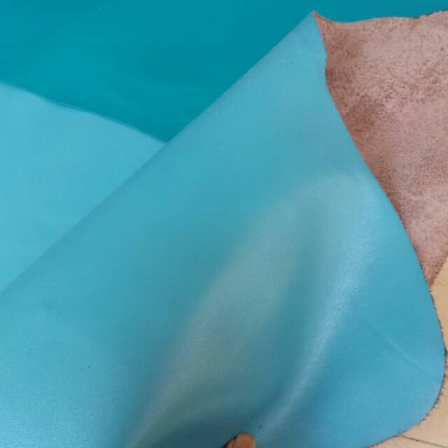 Kulit sapi lembaran fullgrained warna biru tosca