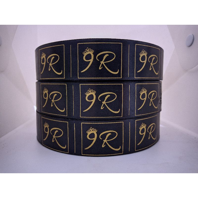 label satin hitam