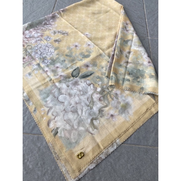 Buttonscarves Hydrangea Jaune