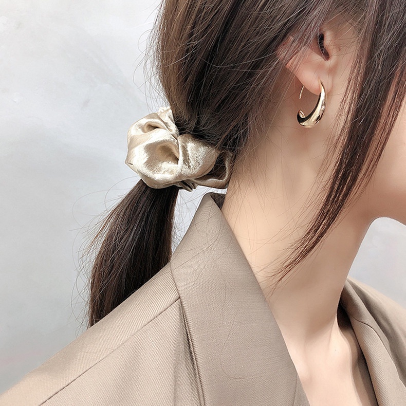 Anting Bentuk C Bahan Metal Warna Emas Gaya Vintage Korea Untuk Hadiah