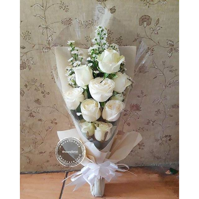 BUNGA WISUDA /BUNGA TANGAN /HAND BOUQUET/MAWAR PUTIH