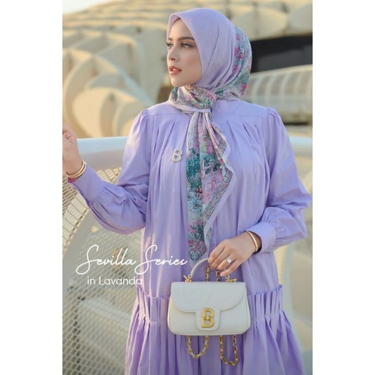Buttonscarves Sevilla Series in Lavanda