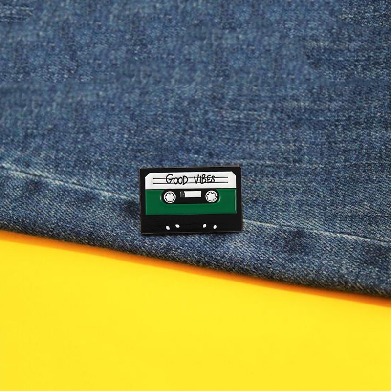 Bros Pin Enamel Bentuk Kaset Tape Gaya Retro Untuk Pria Dan Wanita