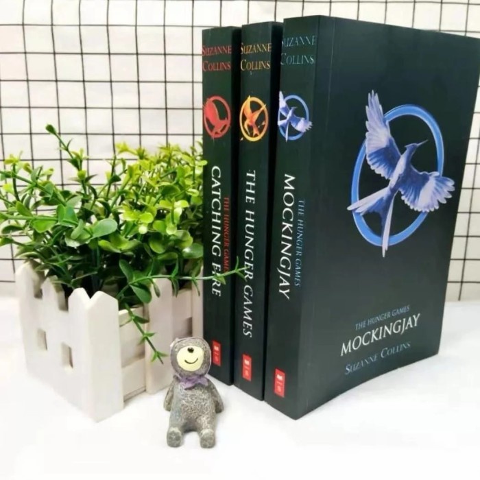 

FLASH SALE!!! THE HUNGER GAMES TRILOGY1-3 TERLARIS
