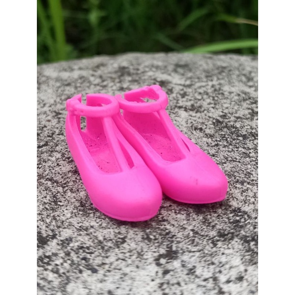 sepatu boneka barbie curve