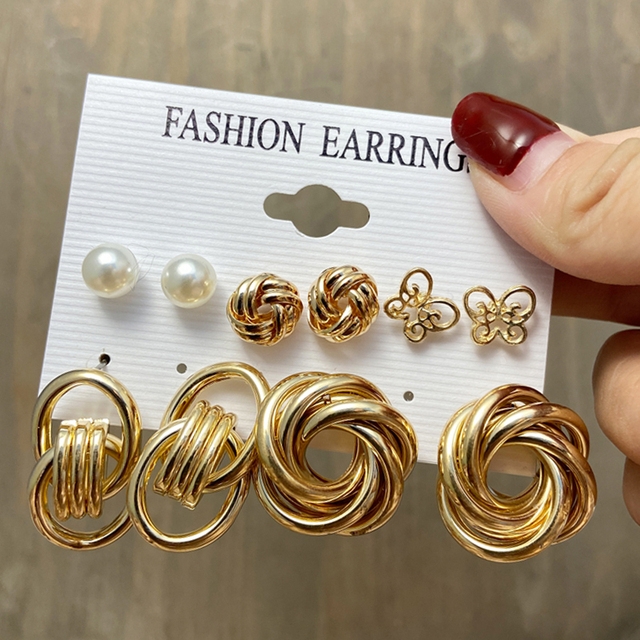 Set Anting Stud Desain Kupu-Kupu Lingkaran Besar Aksen Mutiara Bahan Logam Untuk Wanita