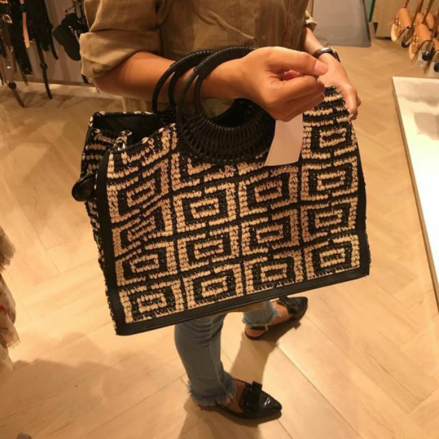 Tas Rajut HNM