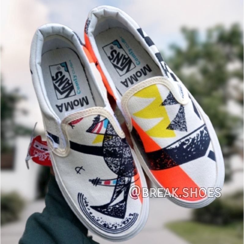 Sepatu sneakers vans moma slip on Laki dan perempuan