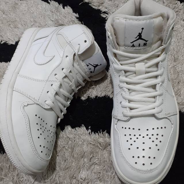 Sepatu second bekas original nike air jordan retro 1