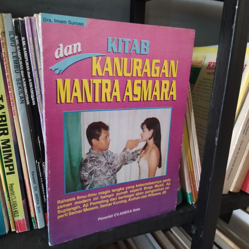 KITAB KANURAGAN DAN MANTRA ASMARA. by. Imam suroso. Aneka solo 2006.80hal.