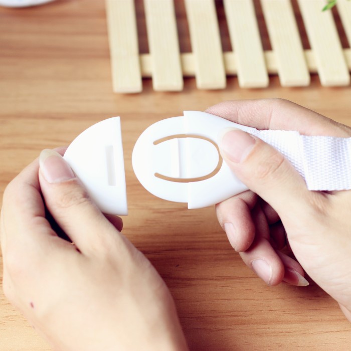 Pengaman Laci Lemari/Pengunci Pintu Kulkas/Baby Safety Lock - Putih