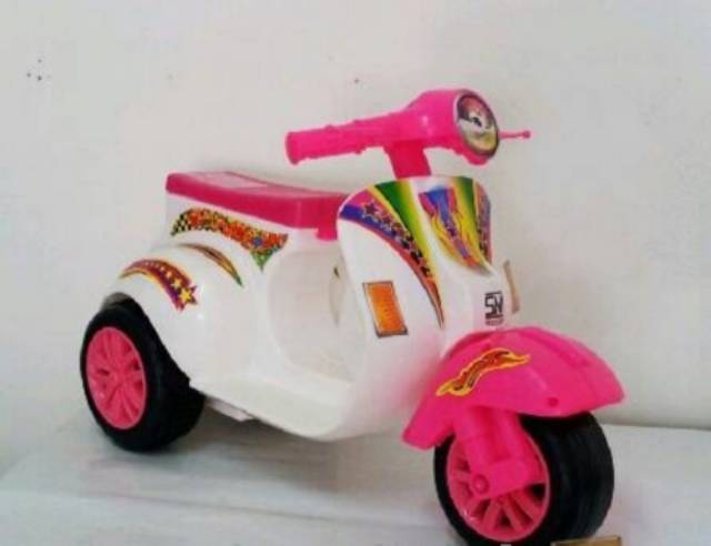 Motor Anak Bisa Dinaiki Vespa Mini VC 162 Mainan Motor Anak Gratis Helm