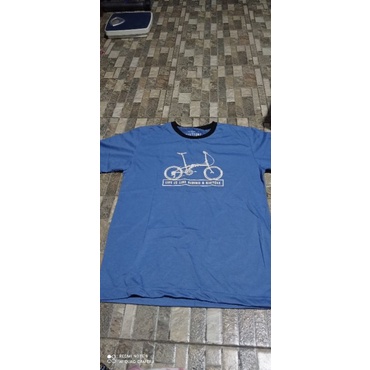 kaos biru number sixtyone