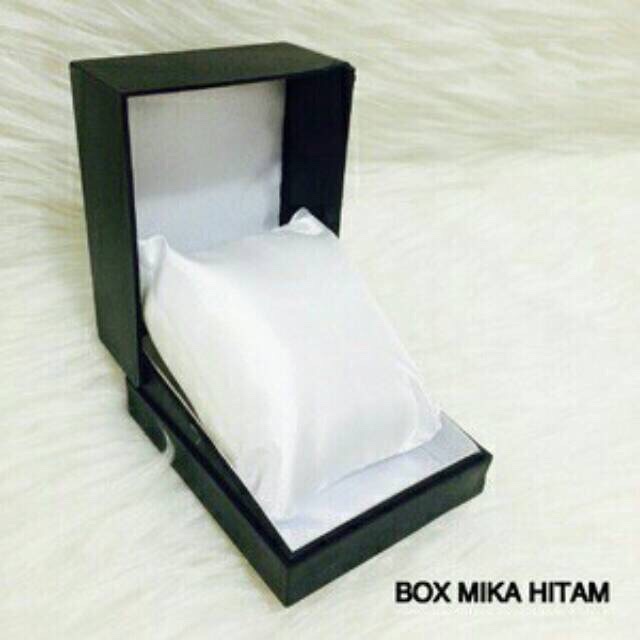 Kotak / box hitam jam tangan