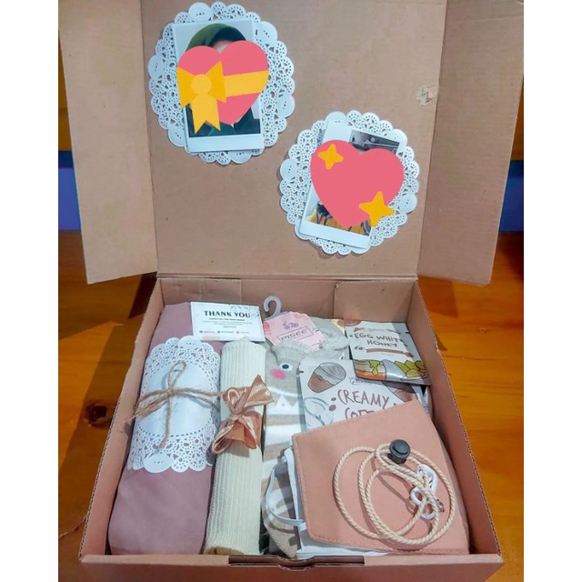 

HAMPERS | GIFTBOX | KADO HIJAB POLAROID JEMBER