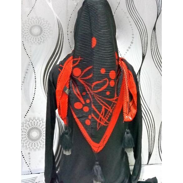 Jilbab/Hijab Segi Empat  Plisket Jambul/Pompom Motif Brand Terbaru Dari Azara