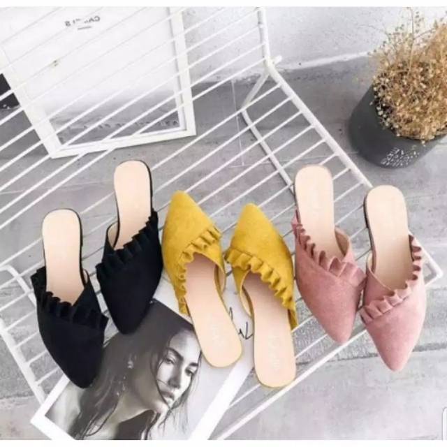 SANDAL WANITA FLAT LIONA