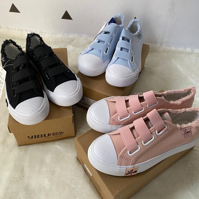 Sepatu Sneaker Wanita 00082 Sepatu Kanvas Putih Wanita