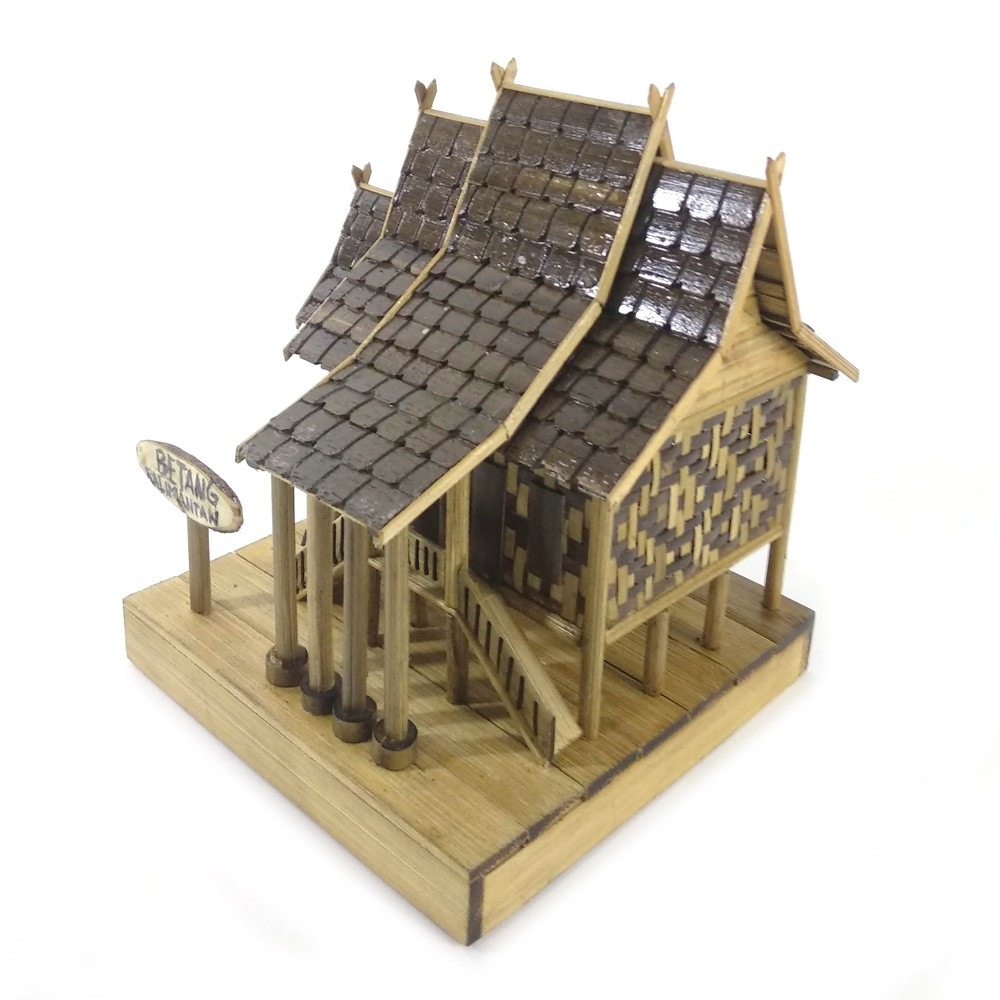 Miniatur Rumah Adat Betang Kalimantan dari bambu - 14x14x17cm