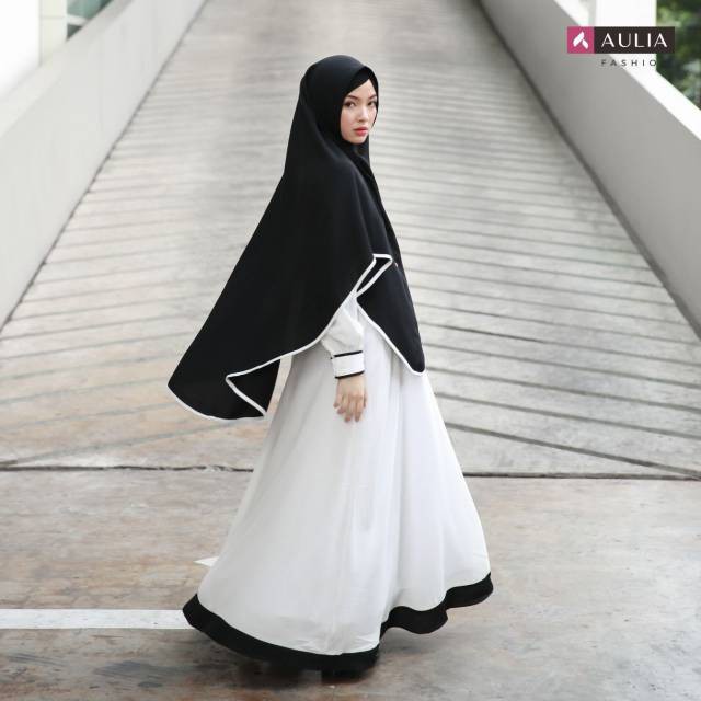 Aulia Azeeza White Size S
