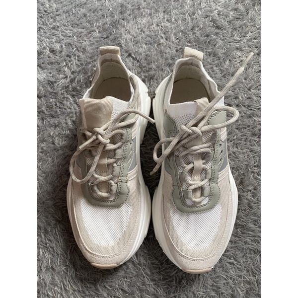 PRELOVED SEPATU H&M SNEAKERS