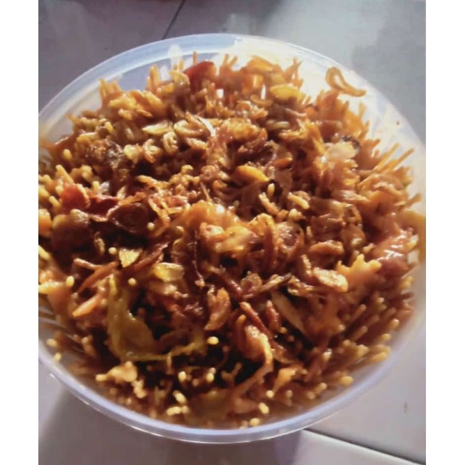 

jajan ringan biting sambel ulek taburan bawang goreng