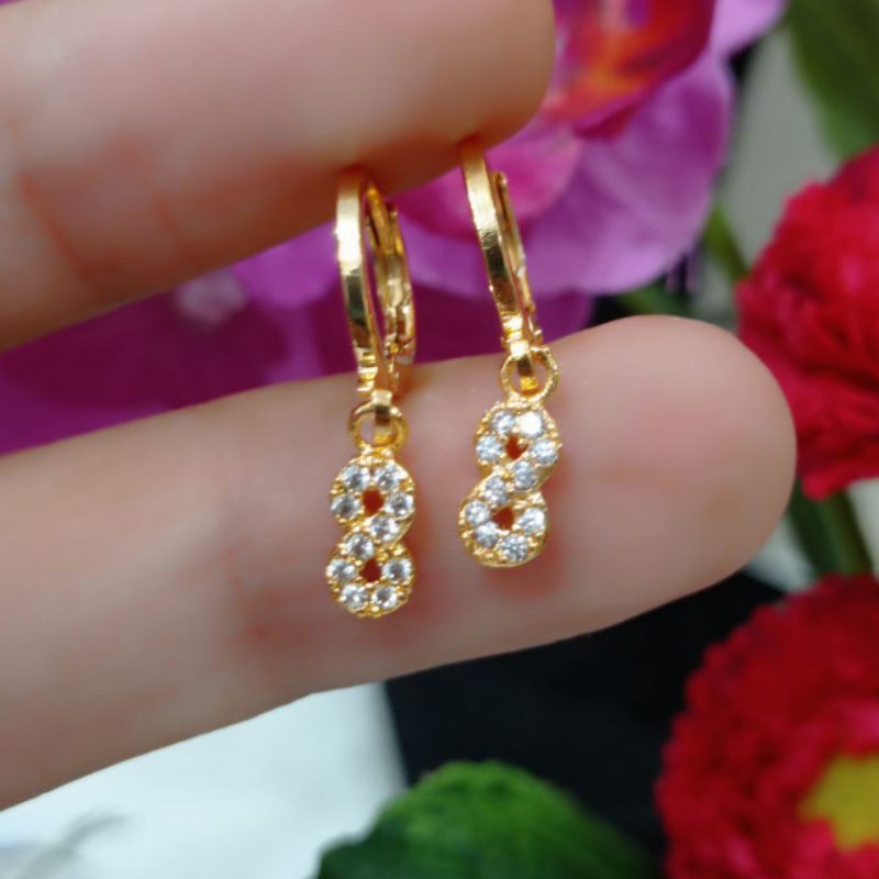 Anting gantung angka delapan mewah titanium gold 18k